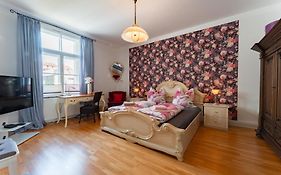 AAB Apartment 80qm mit 2 Schlafzimmern, Self-Check-in mit Wlan und gratis Parkplatz am Haus